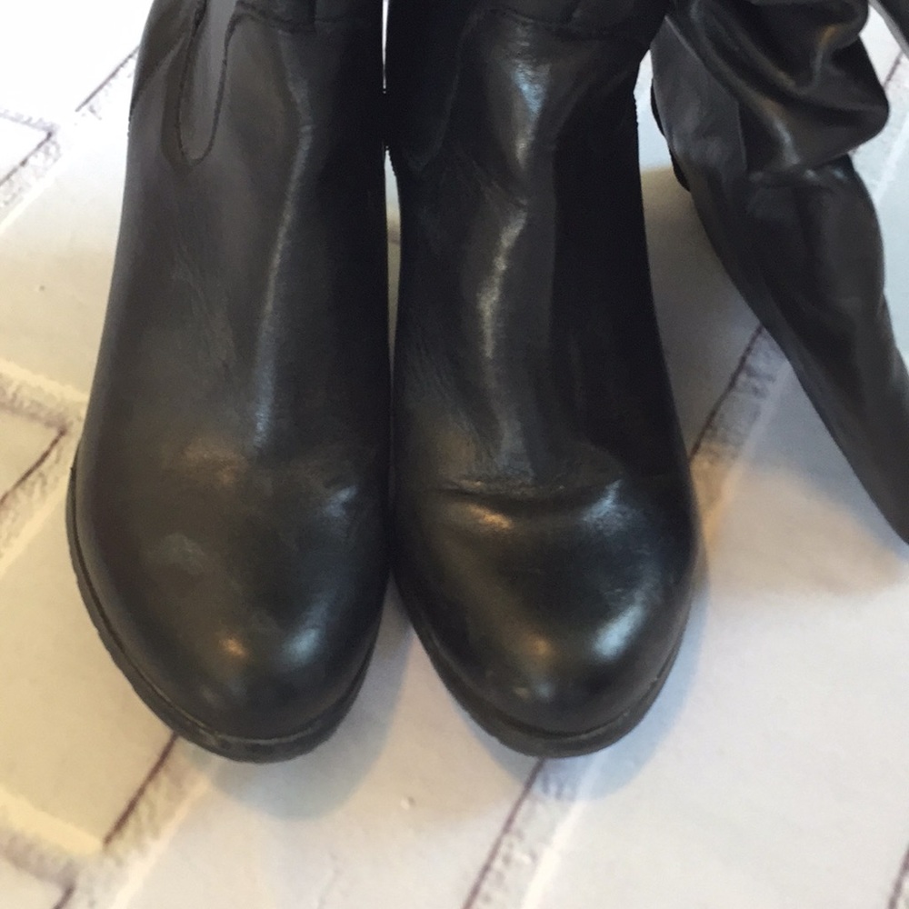 SOLD!!❤️😊❤️💕❤️BCBG boots - Picture 3 of 8